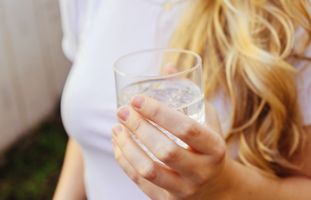 Los Beneficios de Tomar Agua Con el Estómago Vacío