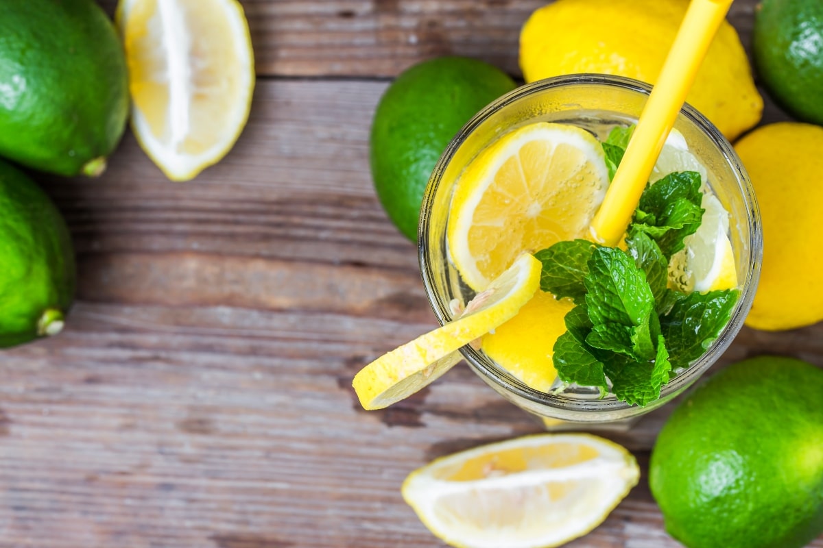 Beneficios de beber agua con limón y bicarbonato de sodio